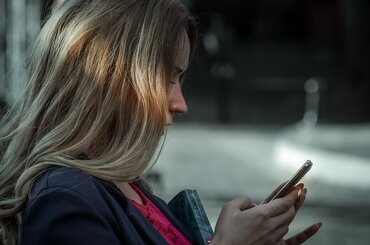 Nie wiesz, kto do Ciebie dzwonił? Sprawdź, co to za numer w Internecie!