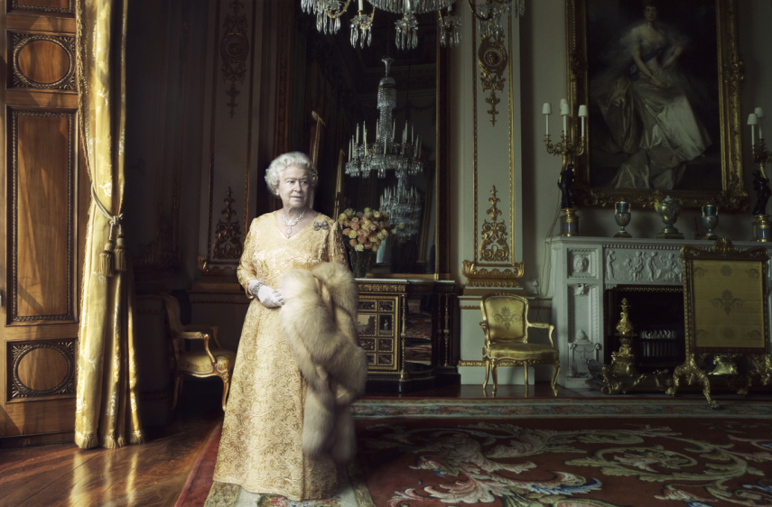 queen-elizabeth-ii-by-annie-leibovitz-02-big