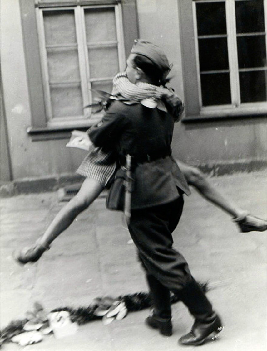 old-photos-vintage-war-couples-love-romance-22-5731f4d0a1493__880